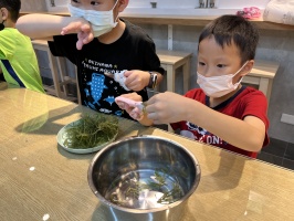 113.06.06一忠食農課-涼拌珊瑚菜:IMG_9653