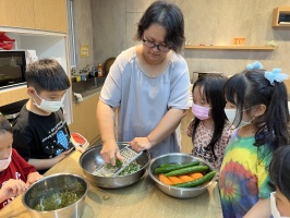 113.06.06一忠食農課-涼拌珊瑚菜:IMG_9676
