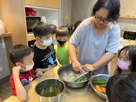 113.06.06一忠食農課-涼拌珊瑚菜:IMG_9677