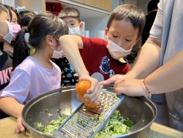 113.06.06一忠食農課-涼拌珊瑚菜:IMG_9683