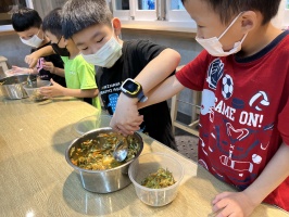 113.06.06一忠食農課-涼拌珊瑚菜:IMG_9758