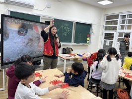 113.12.19華山基金會-剪紙窗花活動:IMG_6842